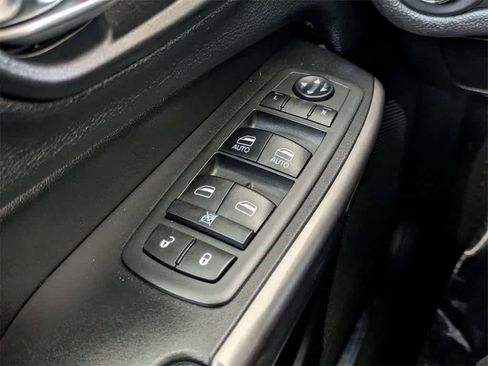 Used 2019 Jeep Cherokee Limited image 36