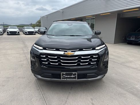 Used 2025 Chevrolet Equinox LT image 2