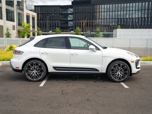 Certified 2023 Porsche Macan Turbo AWD/4WD image 8