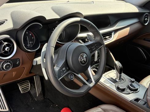 Used 2018 Alfa Romeo Stelvio Sport w/ Quick Order Package 22J Sport AWD/4WD image 8