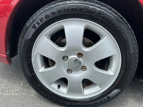 Used 2002 Ford Focus ZX5 Hatchback FWD image 28