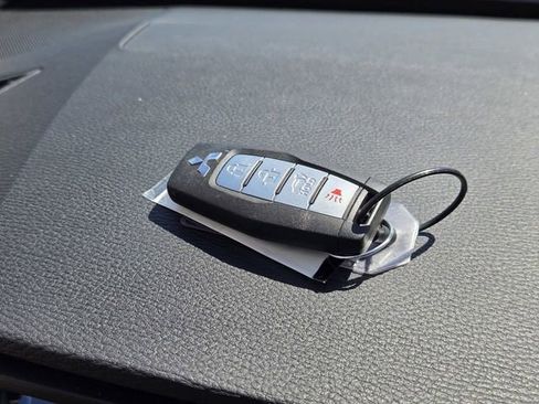 Used 2025 Mitsubishi Outlander SE image 19