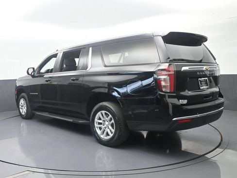 Used 2024 Chevrolet Suburban LT RWD image 4