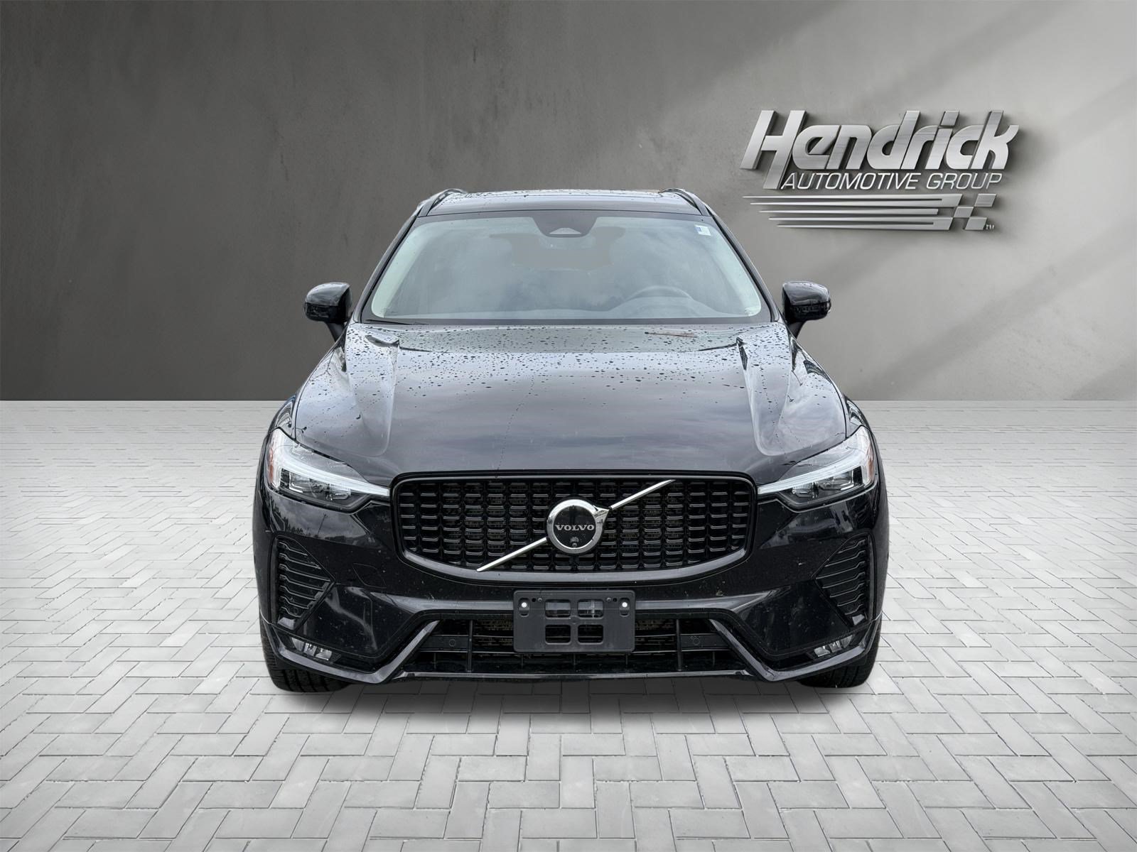 Used 2025 Volvo XC60 B5 Plus AWD/4WD image 3
