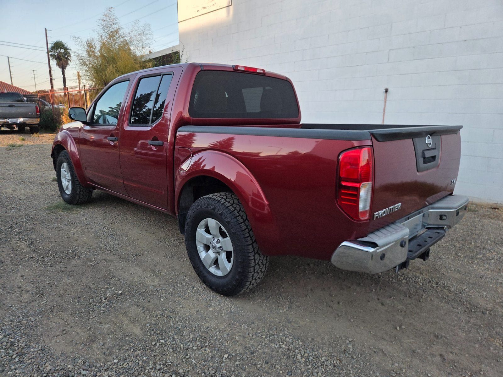 Used 2013 Nissan Frontier SV w/ SV Value Truck Pkg RWD image 2
