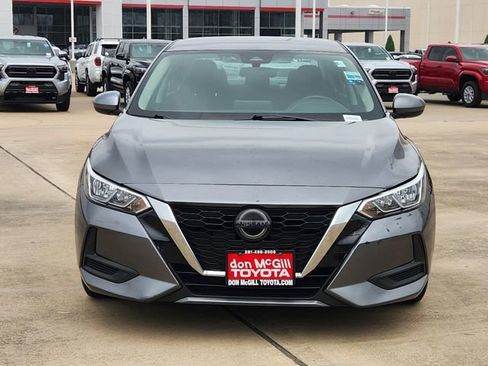 Used 2021 Nissan Sentra SV FWD image 2