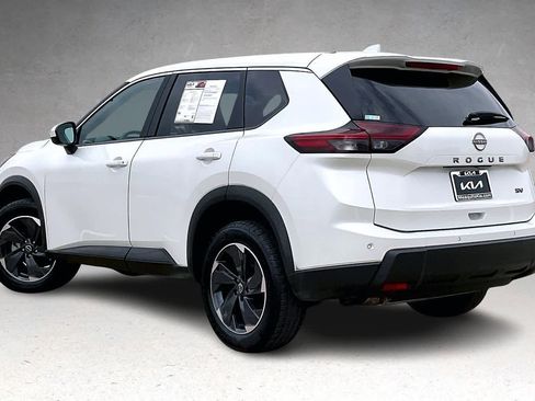 Used 2024 Nissan Rogue SV image 4