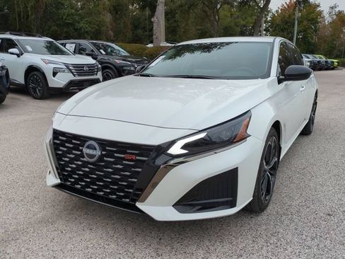 New 2025 Nissan Altima 2.5 SR w/ SR Premium Package FWD image 11