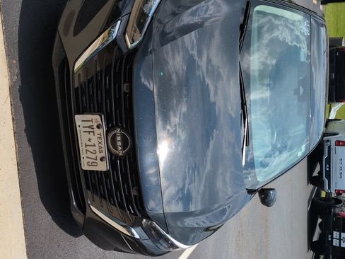 Used 2024 Nissan Sentra SV FWD image 2