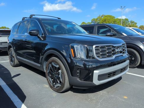 Certified 2024 Kia Telluride S image 2