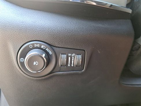 Used 2022 Jeep Compass Limited image 24