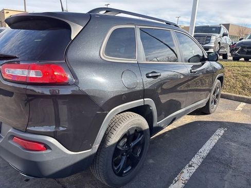 Used 2016 Jeep Cherokee Latitude w/ Cold Weather Group image 6
