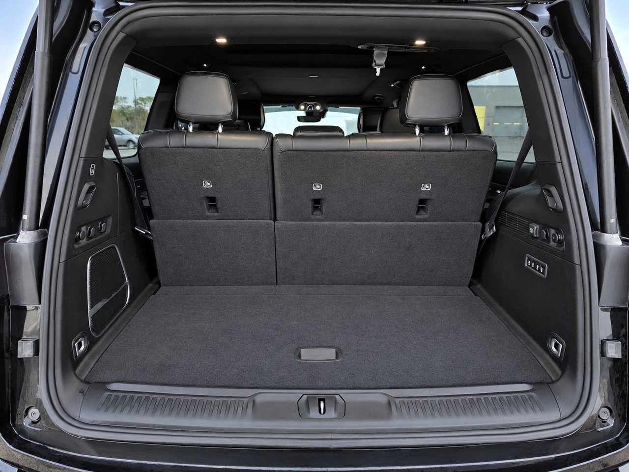 Used 2023 Jeep Wagoneer Series II w/ Premium Group I AWD/4WD image 29