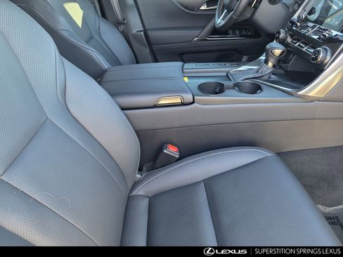 Used 2024 Lexus LX 600 4WD w/ Premium Package image 30