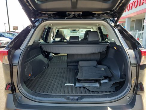 Used 2021 Toyota RAV4 XLE Premium AWD/4WD image 8