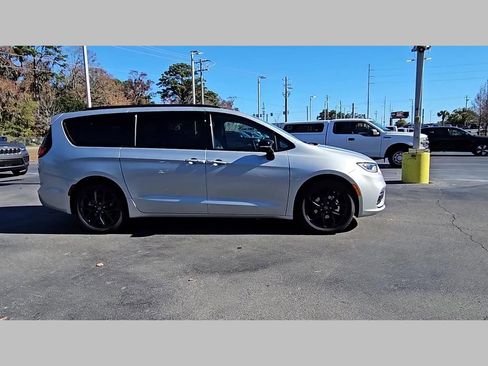 New 2026 Chrysler Pacifica Select w/ S Appearance Package FWD image 33