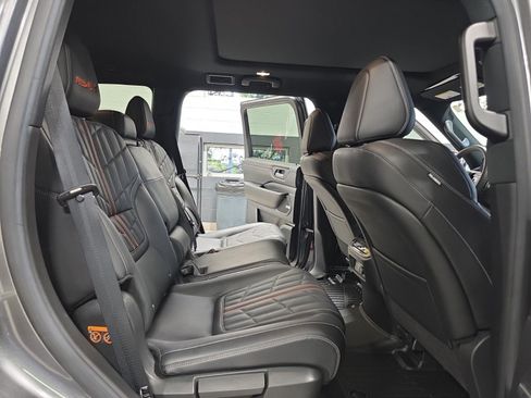 Certified 2025 Nissan Armada PRO-4X w/ Pro-4X Premium Package AWD/4WD image 30