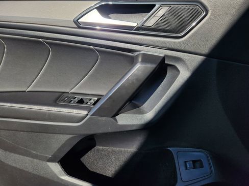 Used 2024 Volkswagen Tiguan SE image 24