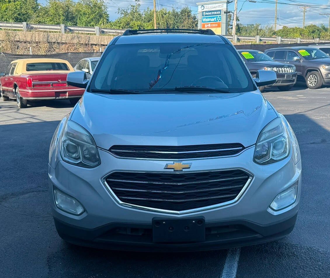 Used 2017 Chevrolet Equinox LT w/ Convenience Package AWD/4WD image 2