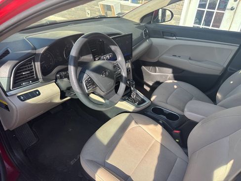 Used 2018 Hyundai Elantra SE image 3