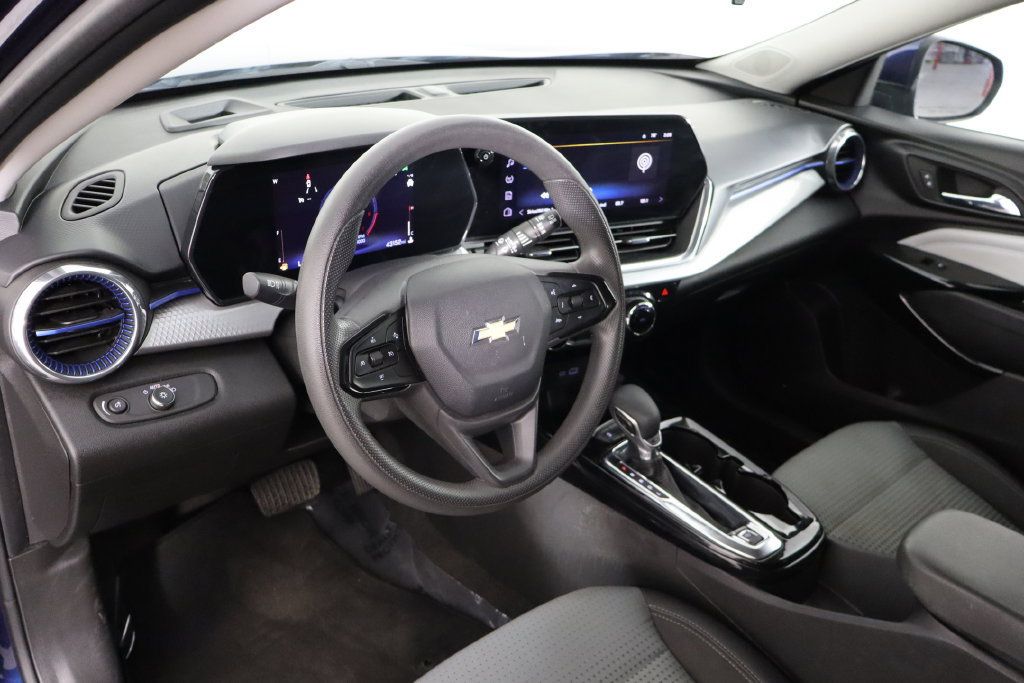 Used 2024 Chevrolet Trax LT FWD image 25