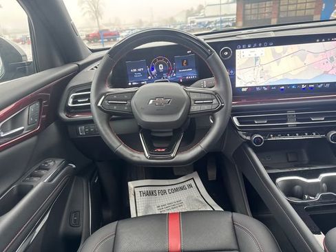 Used 2025 Chevrolet Traverse RS image 2