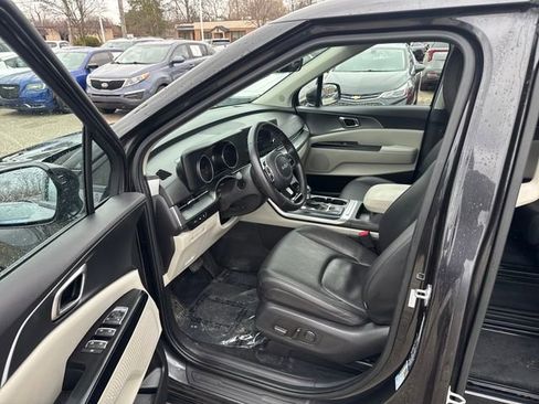 Certified 2024 Kia Carnival LX image 16