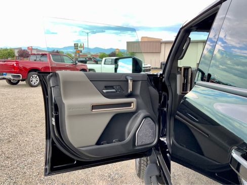 New 2025 GMC Hummer EV 3X w/ LPO, Illumination Package image 50