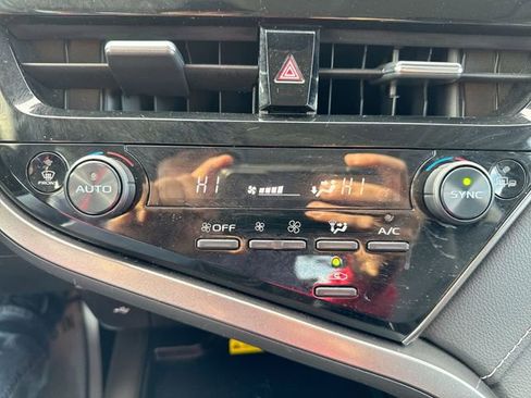 Used 2022 Toyota Camry XSE image 19