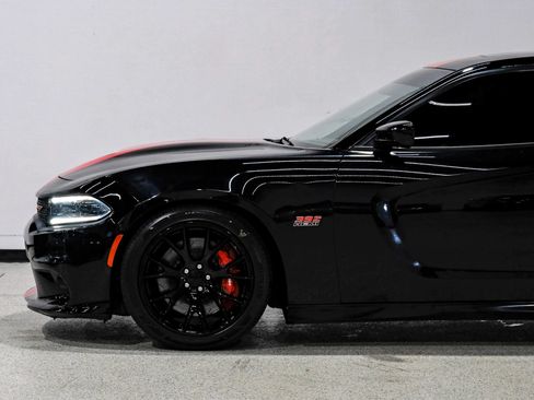 Used 2016 Dodge Charger SRT w/ Harman/Kardon Audio Group RWD image 10