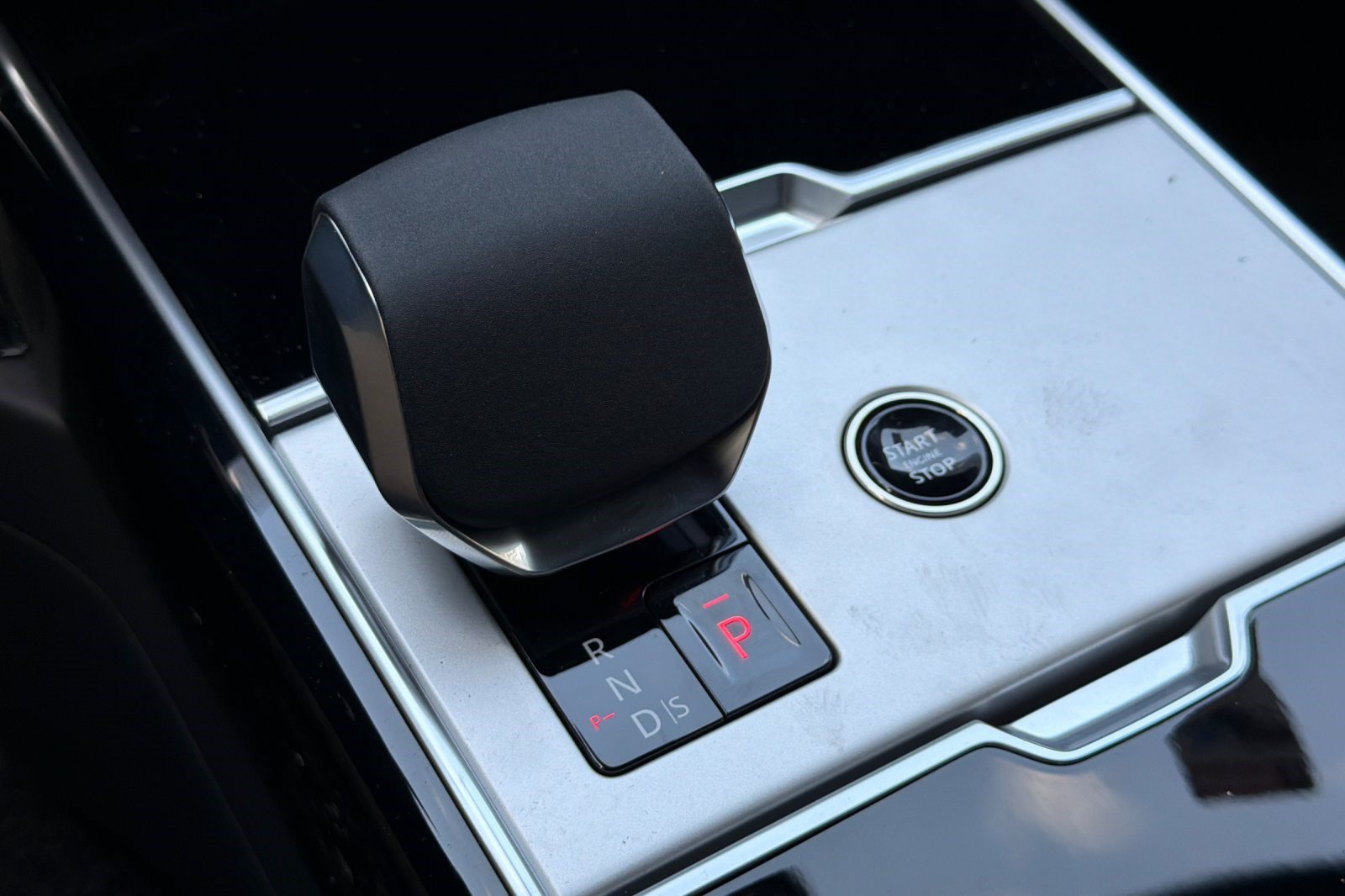 New 2026 Land Rover Range Rover SE AWD/4WD image 17
