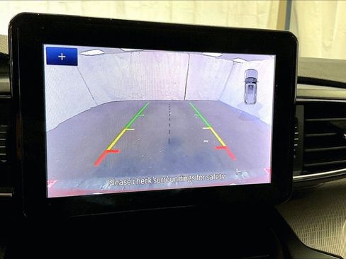 Used 2020 Ford Explorer XLT w/ Equipment Group 202A image 20