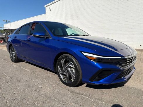 Used 2024 Hyundai Elantra Limited FWD image 9