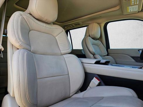 Used 2021 Lincoln Navigator Reserve w/ Luxury Package image 23
