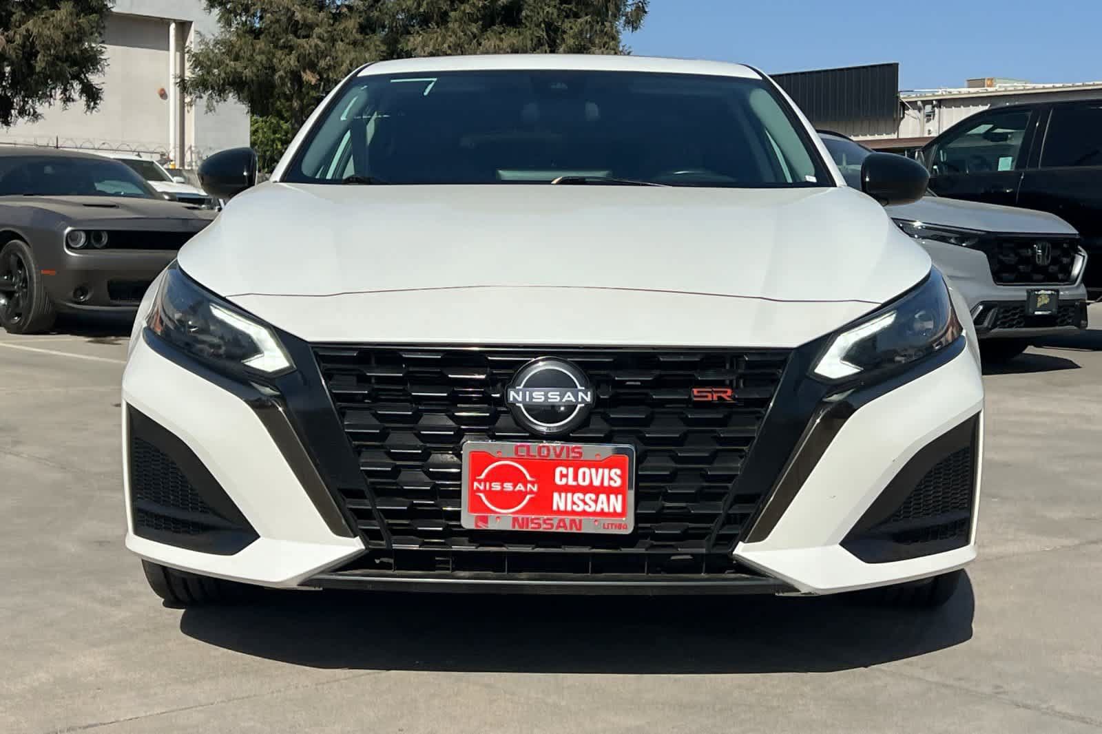 Used 2023 Nissan Altima 2.5 SR w/ SR Premium Package FWD image 11