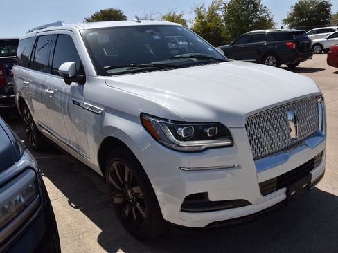 Used 2023 Lincoln Navigator Reserve AWD/4WD image 4