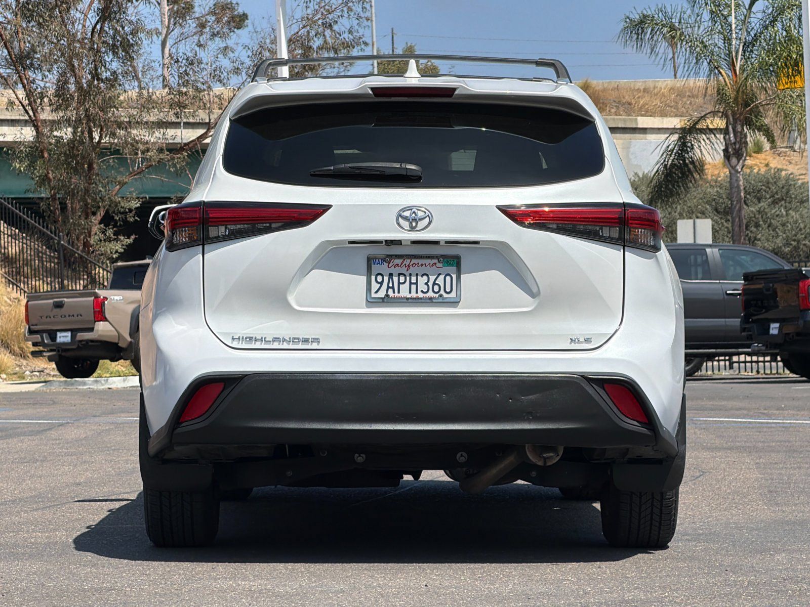 Used 2022 Toyota Highlander XLE FWD image 4