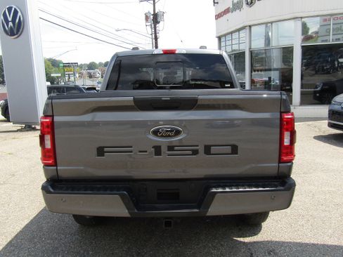 Used 2022 Ford F150 XLT w/ XLT Black Appearance Package image 4