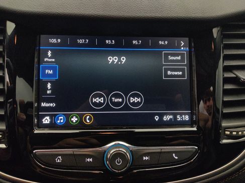 Used 2019 Chevrolet Trax LT w/ LT Convenience Package FWD image 25
