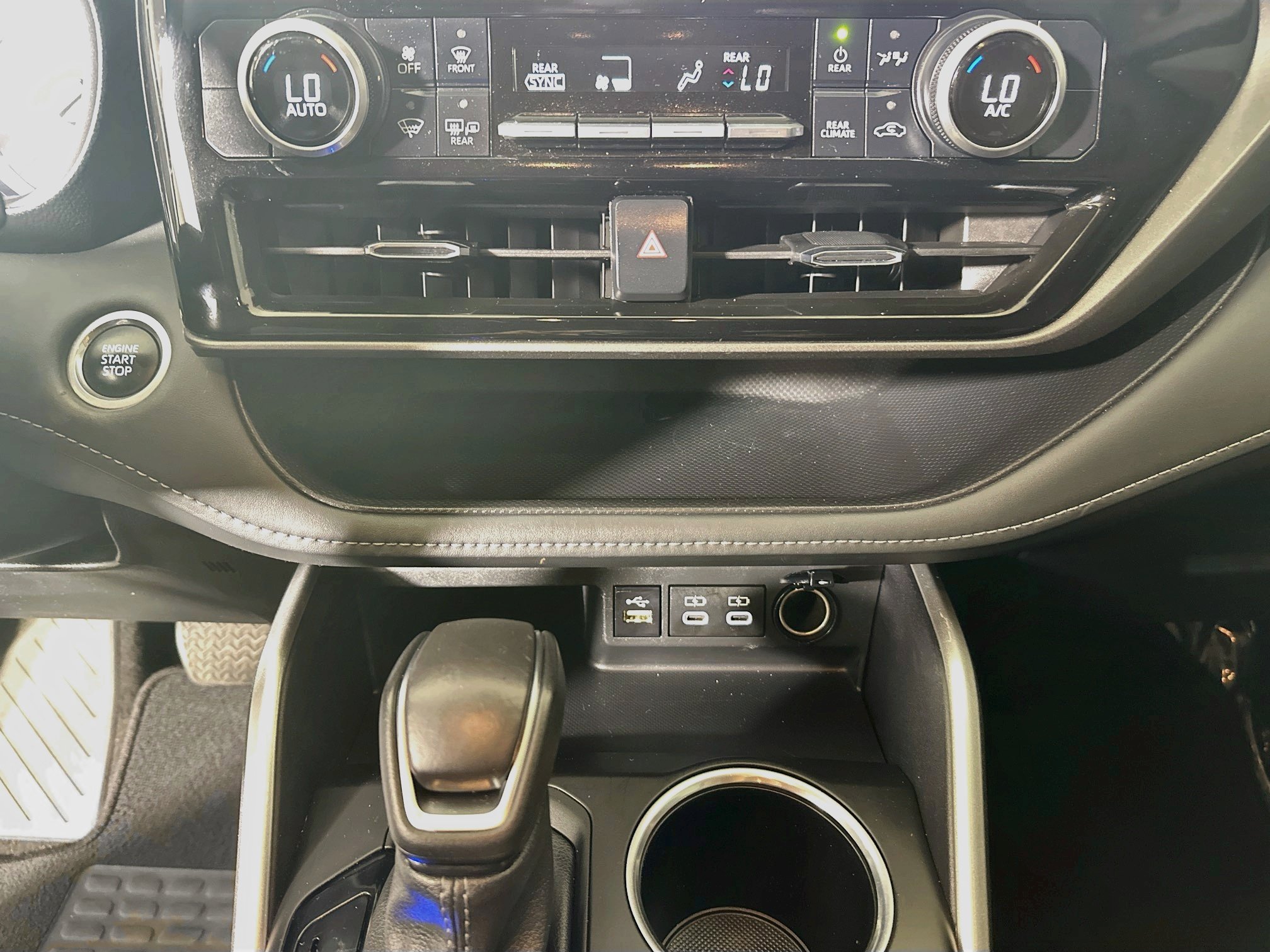 Used 2024 Toyota Highlander LE FWD image 23