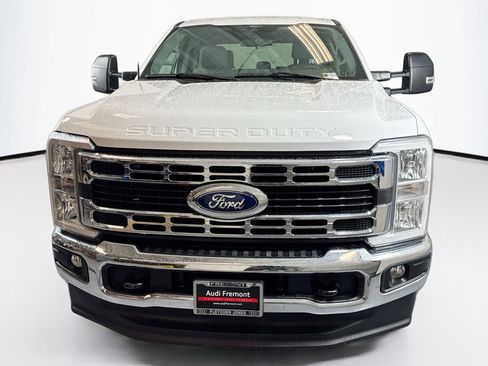 Used 2024 Ford F250 XLT image 2