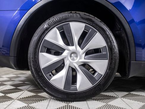Used 2024 Tesla Model Y Long Range AWD/4WD image 33