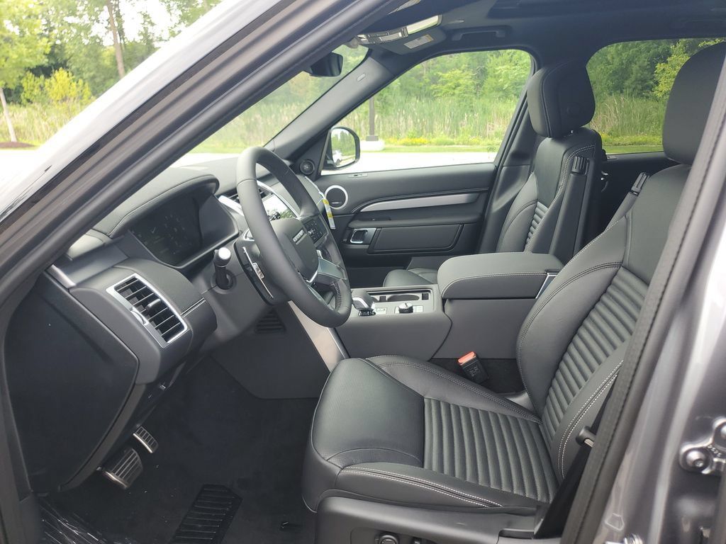 New 2026 Land Rover Discovery Limited Edition AWD/4WD image 12