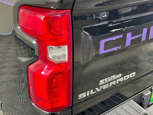 Used 2024 Chevrolet Silverado 1500 LTZ w/ LTZ Premium Package AWD/4WD image 34