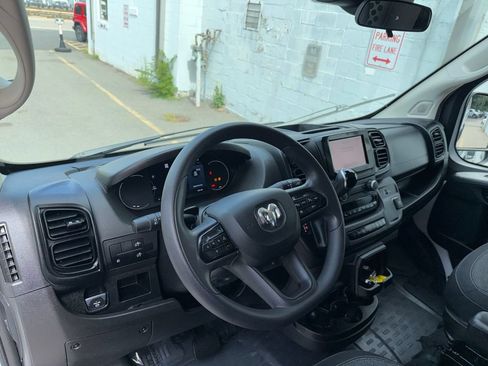 Used 2025 RAM ProMaster 2500 w/ U-Haul Equipment Group FWD image 11