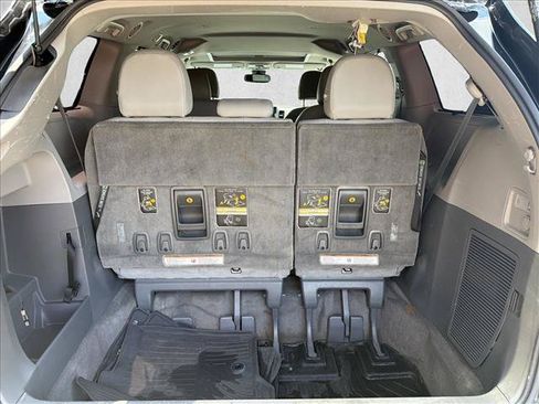 Used 2018 Toyota Sienna XLE FWD image 27