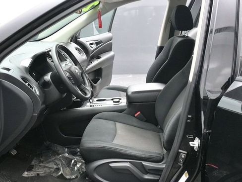 Used 2018 Nissan Pathfinder S image 17
