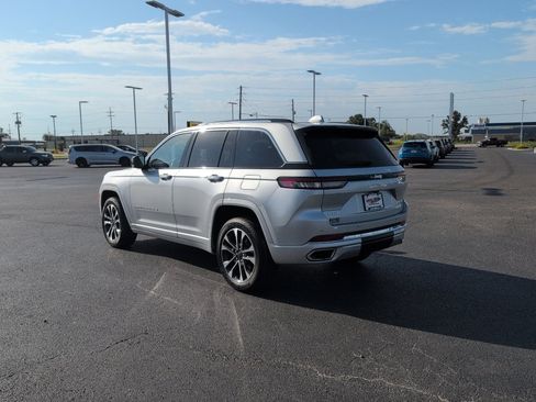 Used 2022 Jeep Grand Cherokee Overland AWD/4WD image 5