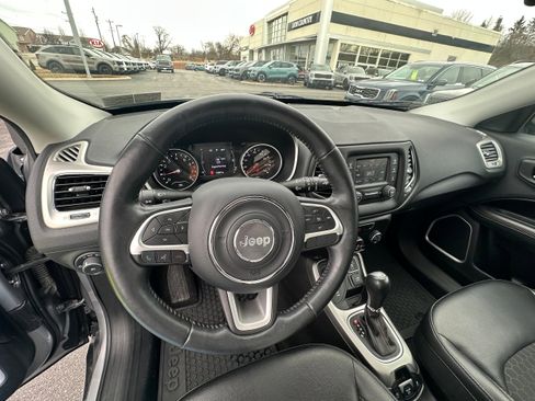 Used 2018 Jeep Compass Latitude w/ Cold Weather Group image 32