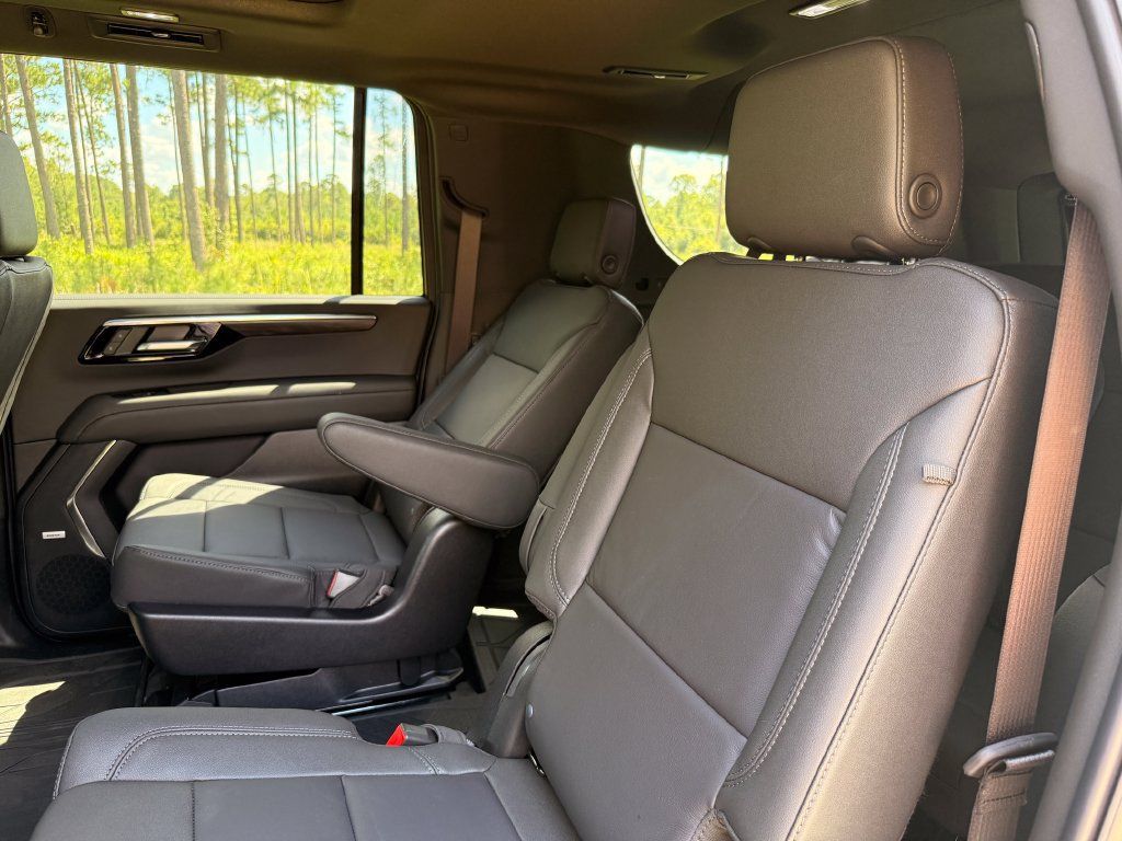 New 2026 Chevrolet Suburban Z71 w/ Z71 Off-Road Package AWD/4WD image 29